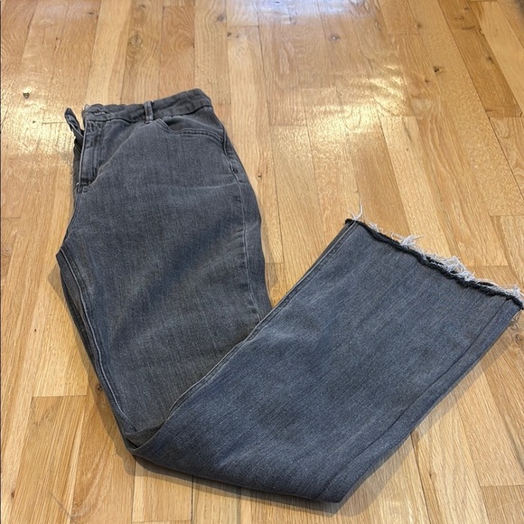 Tractr Women’s Gray Frayed Hem Jeans Size 30 - Picture 1 of 6